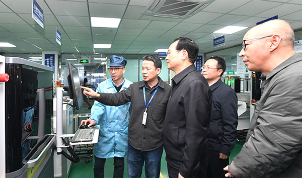 福建省委常委、福州市委書記林寶金一行蒞臨睿能科技調(diào)研(圖2)
